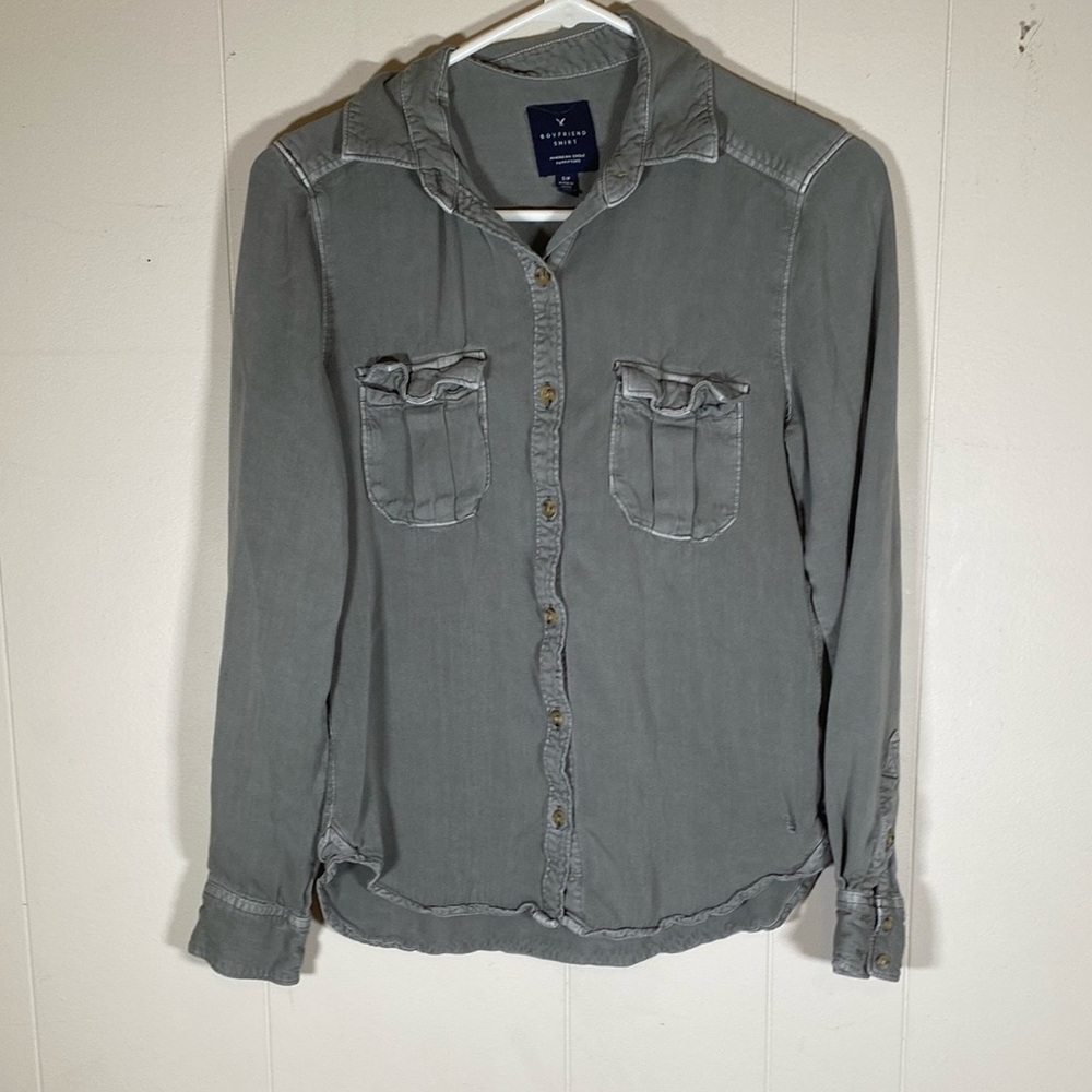 AMERICAN EAGLE WOMEN’S BOYFRIEND FIT LONG SLEEVE BUTTON FRONT SHIRT size small